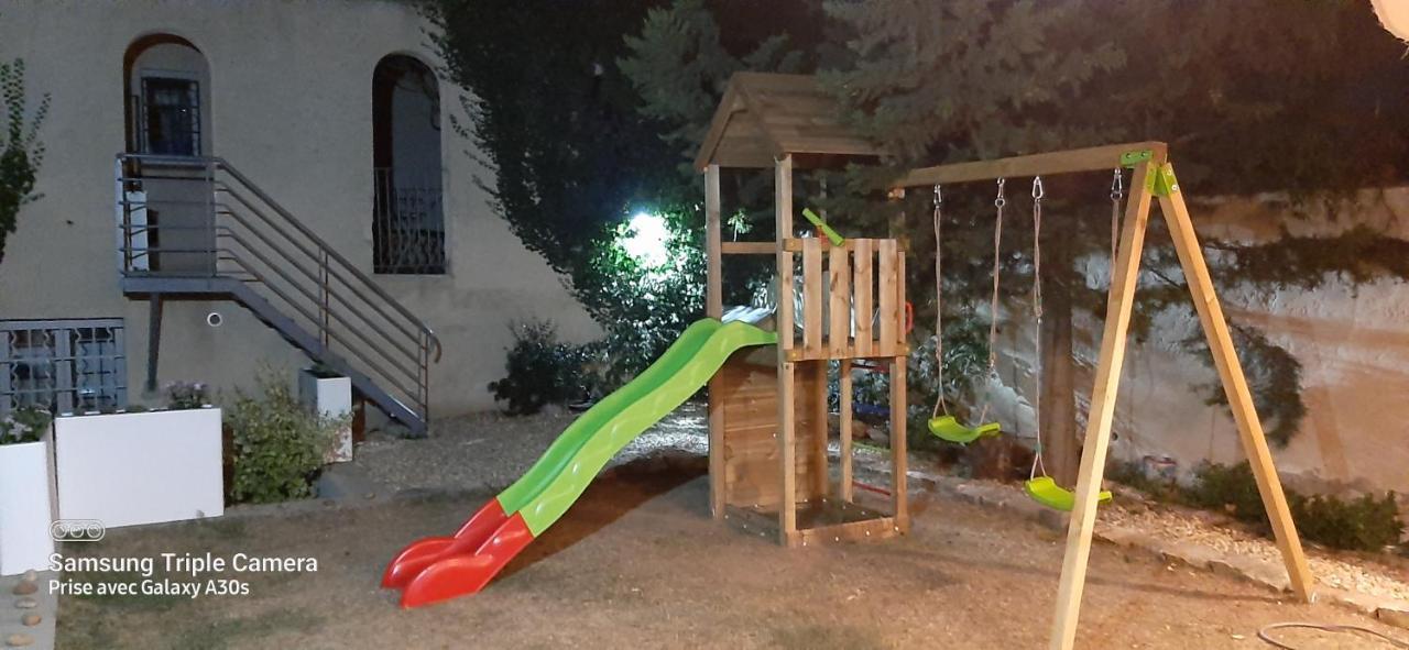 Apartmán La Cigale Et La Fourmi Nîmes Exteriér fotografie